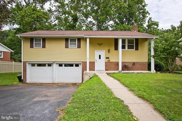 35 CIRCLE DR, Ephrata, PA 17522