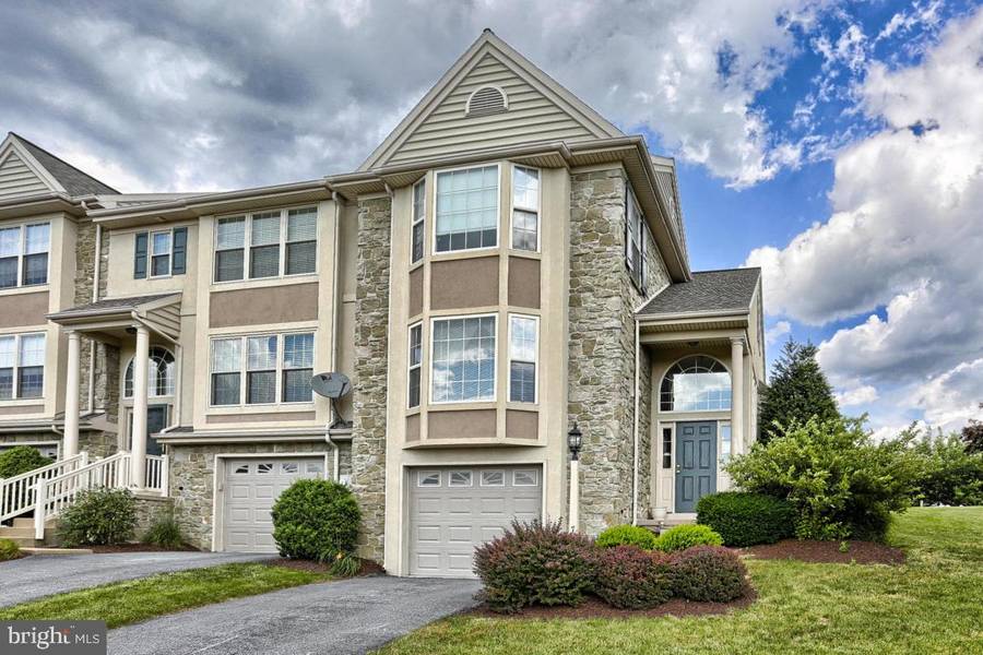 717 SKYWALK LN, Lancaster, PA 17601