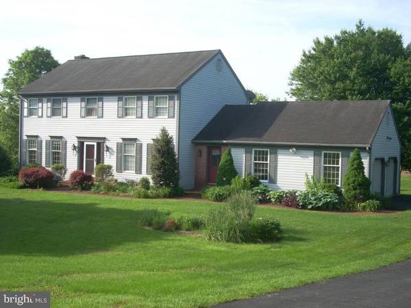 120 STABLE DR, Lancaster, PA 17603