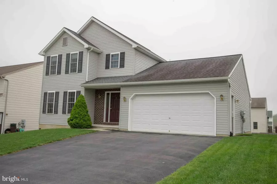 7 MAYFLOWER DR, Jonestown, PA 17038