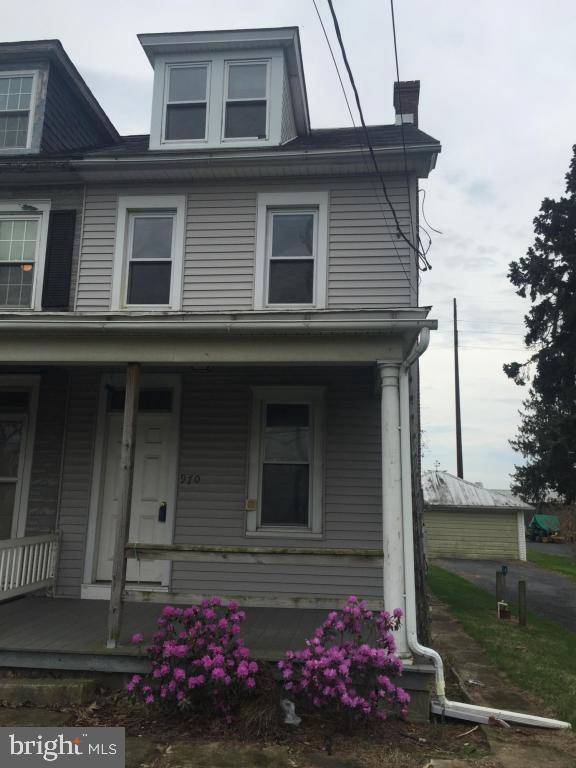 New Holland, PA 17557,970 W MAIN ST