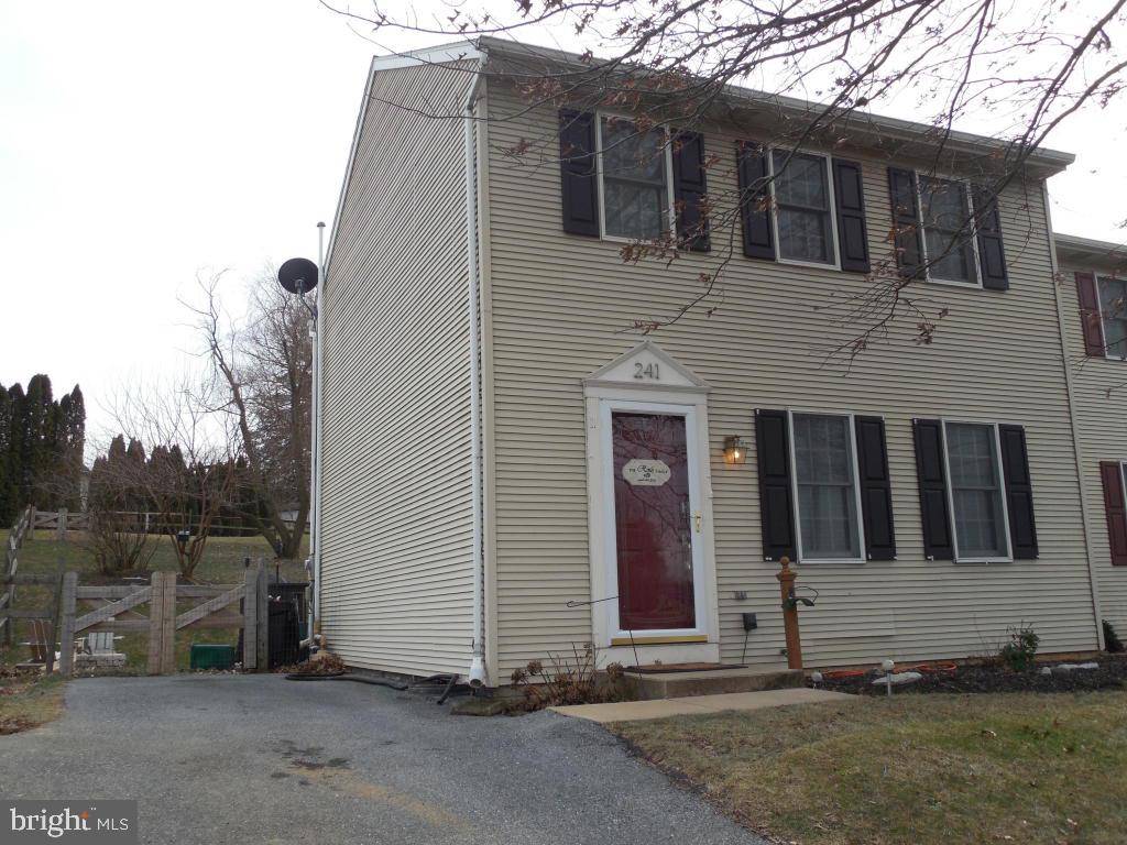 241 MANHEIM ST, Mount Joy, PA 17552