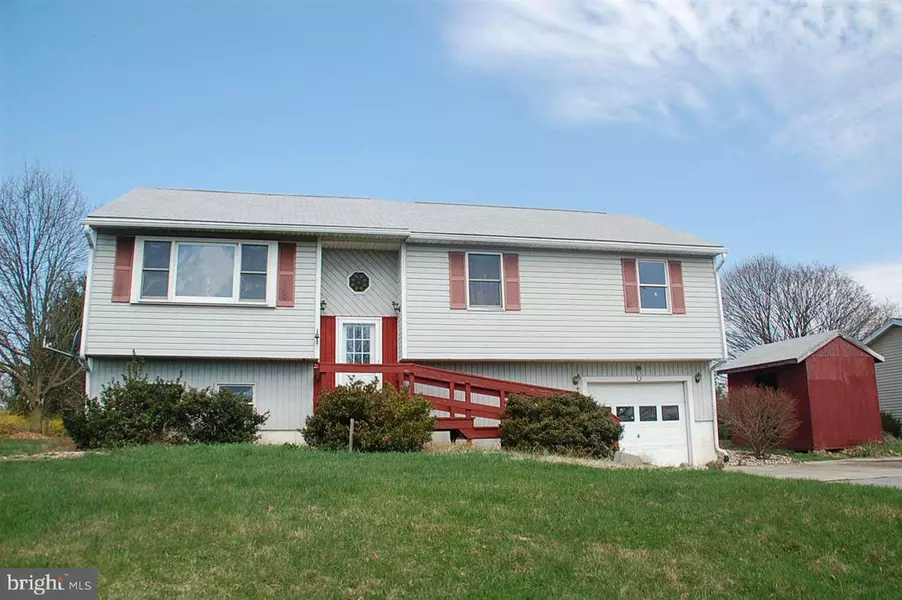 37 BURGNERS MILL RD, Carlisle, PA 17015