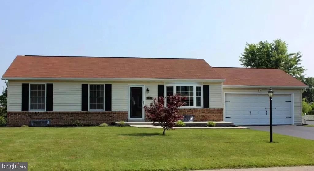 7 LITTLE KNOLL DR, Hanover, PA 17331