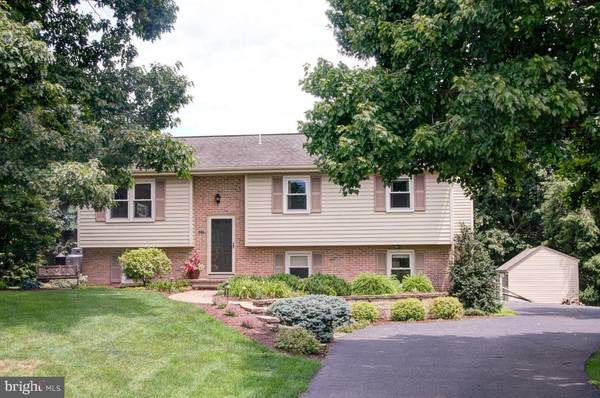 686 WALNUT DR, Manheim, PA 17545