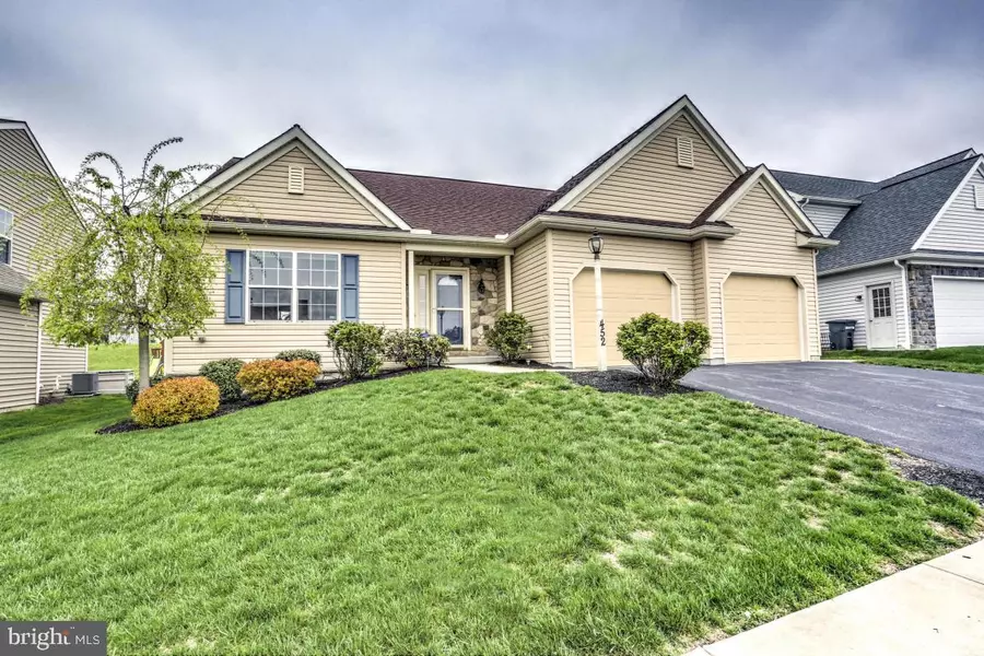 452 CHARLES DR, Manheim, PA 17545