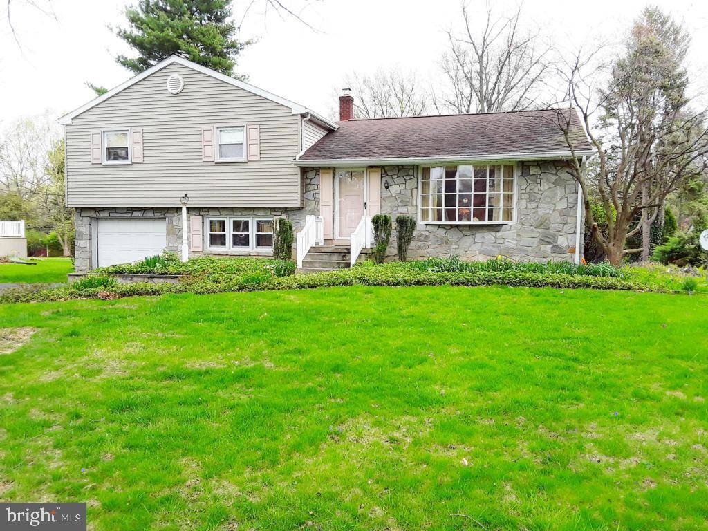 1909 BLOOMINGDALE AVE, Lancaster, PA 17601