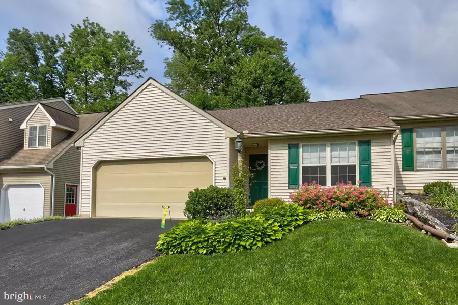 30 MILL POND DR, Lancaster Twp, PA 17603