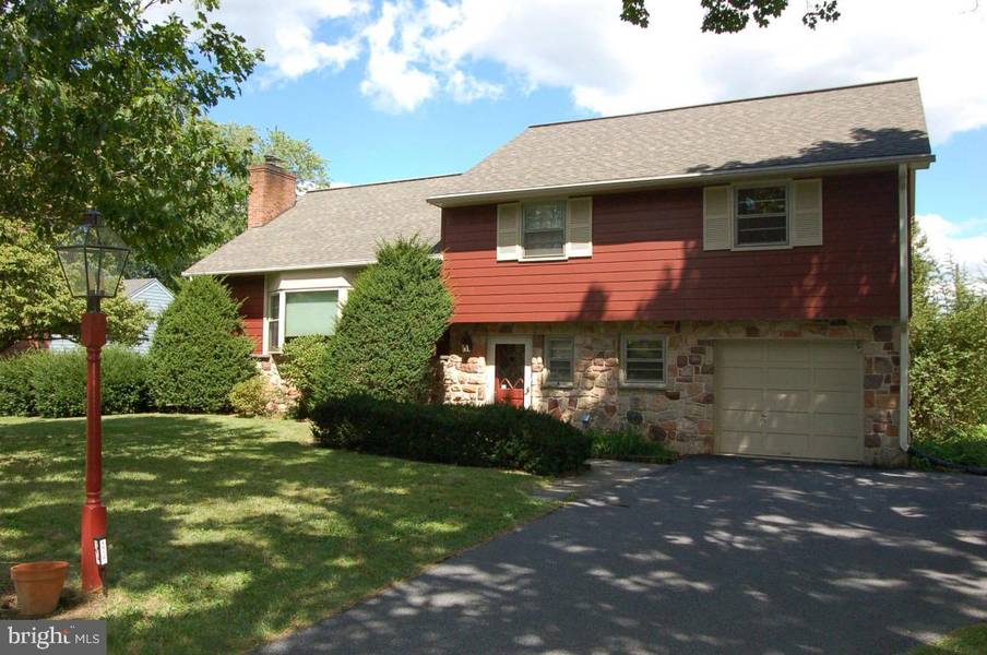 1914 NORTHBROOK DR, Lancaster, PA 17601