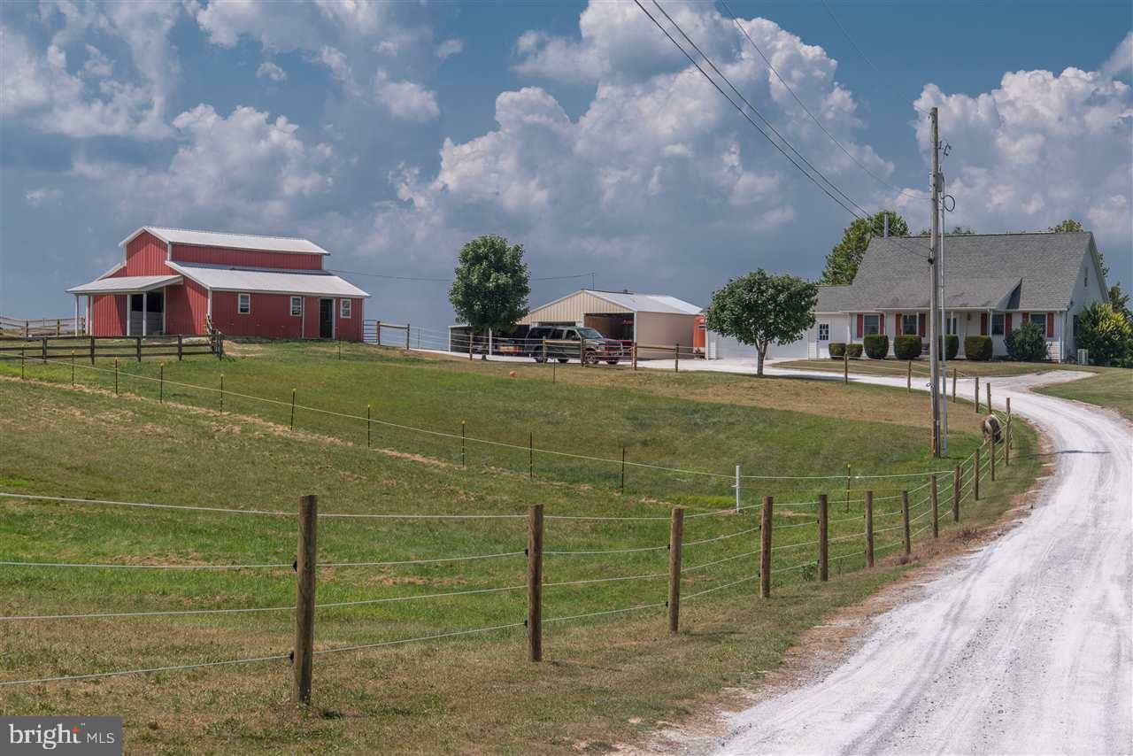 1936 SMITH STATION RD, Hanover, PA 17331
