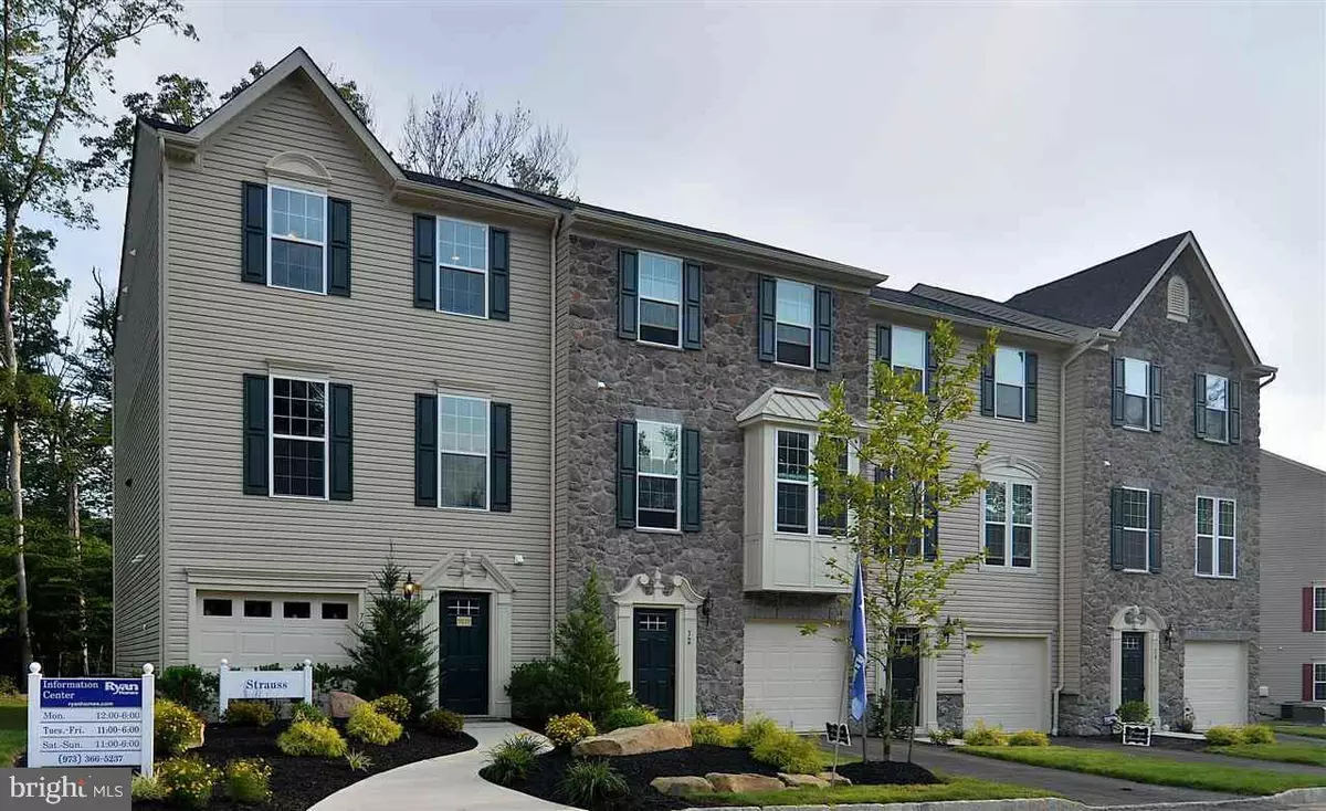 Hanover, PA 17331,33 S CENTER ST #BS STRAUSS