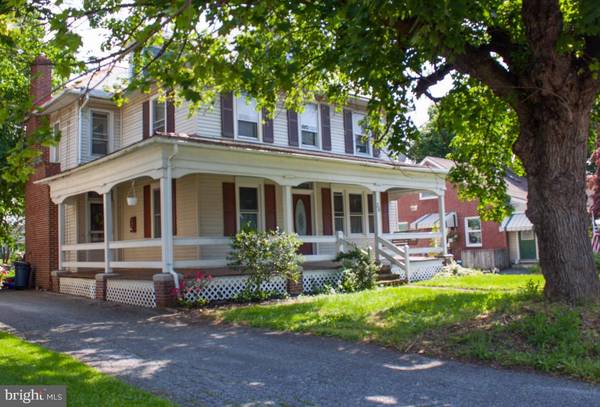 36 W MAIN ST, Leola, PA 17540