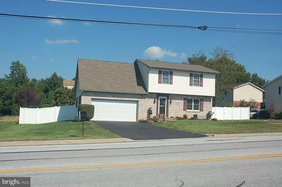 225 CLOVER LN, Hanover, PA 17331