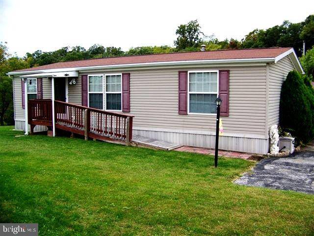 17 BROADWING DR, Hanover, PA 17331