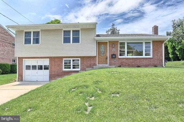 73 HILLSIDE CIR, Camp Hill, PA 17011