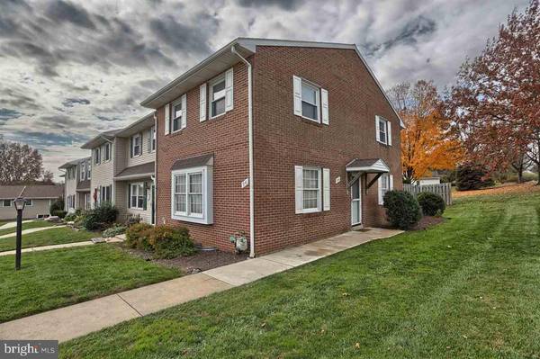 94 DEW DROP CT, York Twp, PA 17403