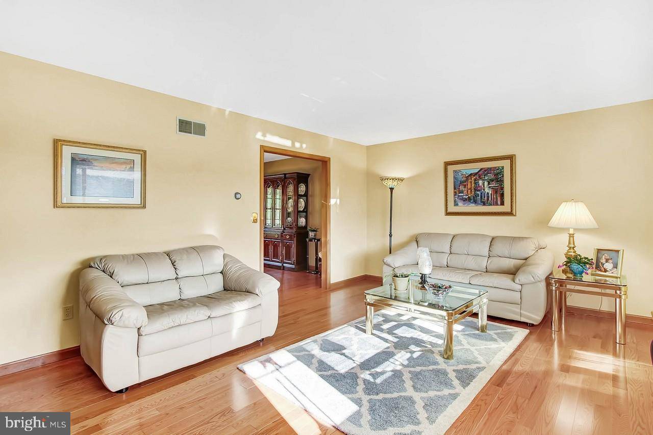 Glen Rock, PA 17327,19 MCCULLOUGH DR