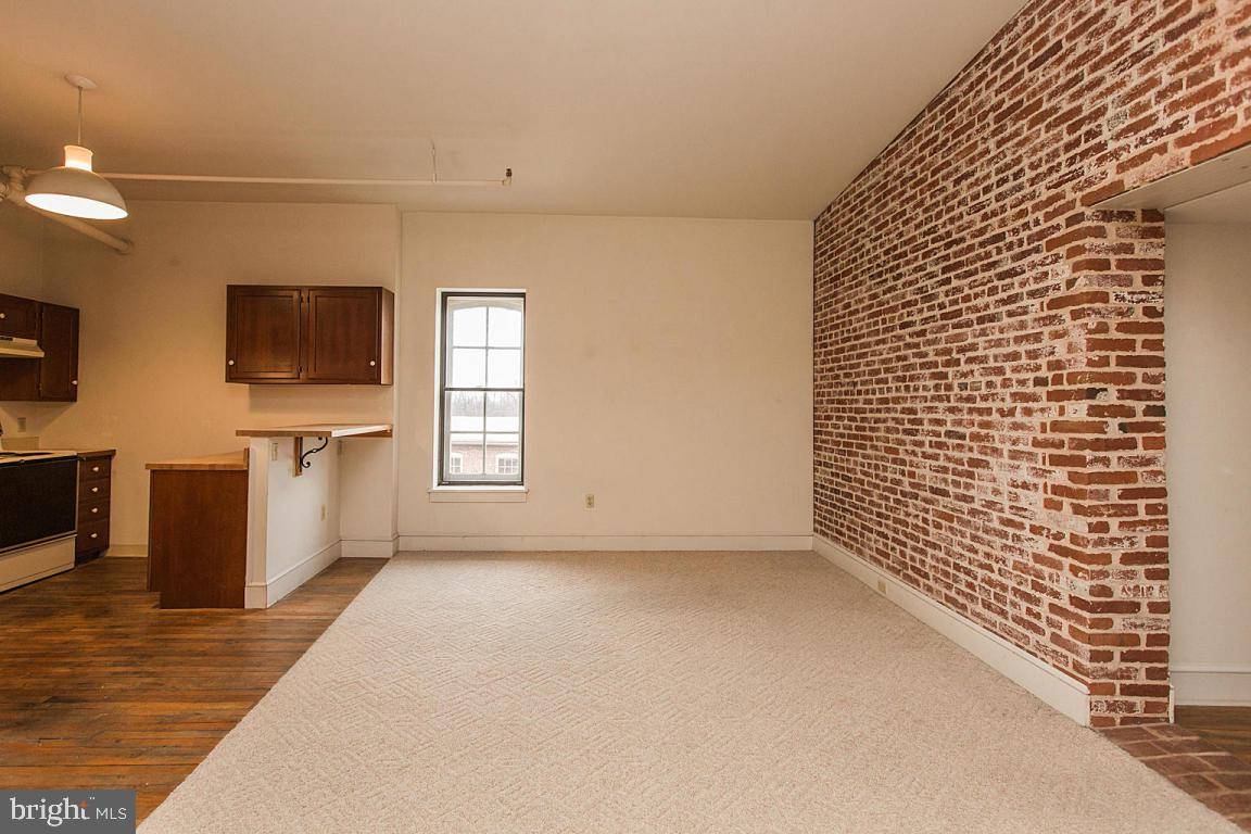 Lancaster, PA 17602,231 N SHIPPEN ST #421