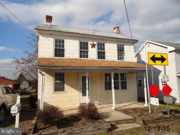 2 LOCUST ST, Gettysburg, PA 17325