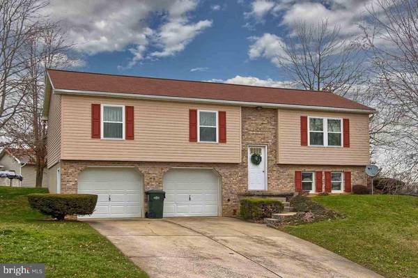 502 MILNER DR, Red Lion, PA 17356