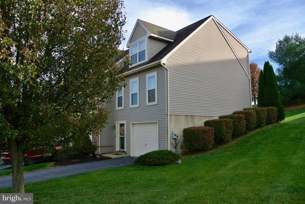 332 OAKRIDGE DR, Mountville, PA 17554