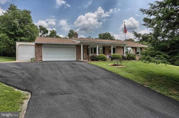 4 JEAN DR, Annville, PA 17003