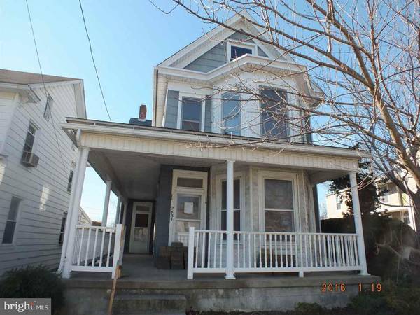 2434 S QUEEN ST, York Twp, PA 17402