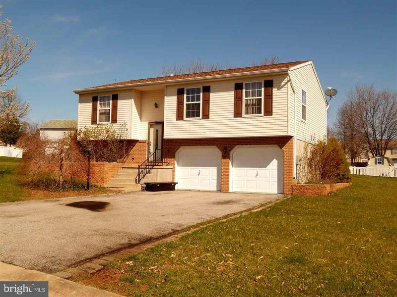 8 RIDGEWOOD AVE, Felton, PA 17322