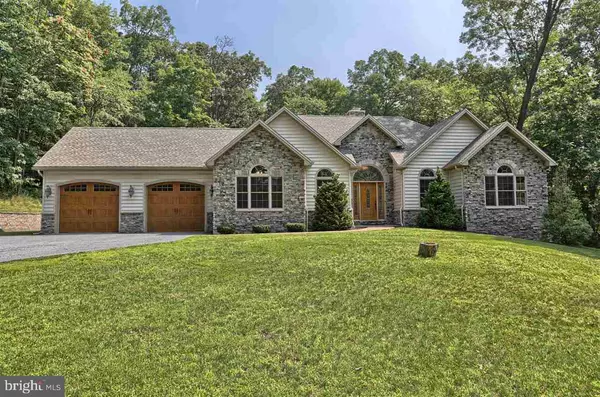 1750 WHITE OAK CIR, Dauphin, PA 17018