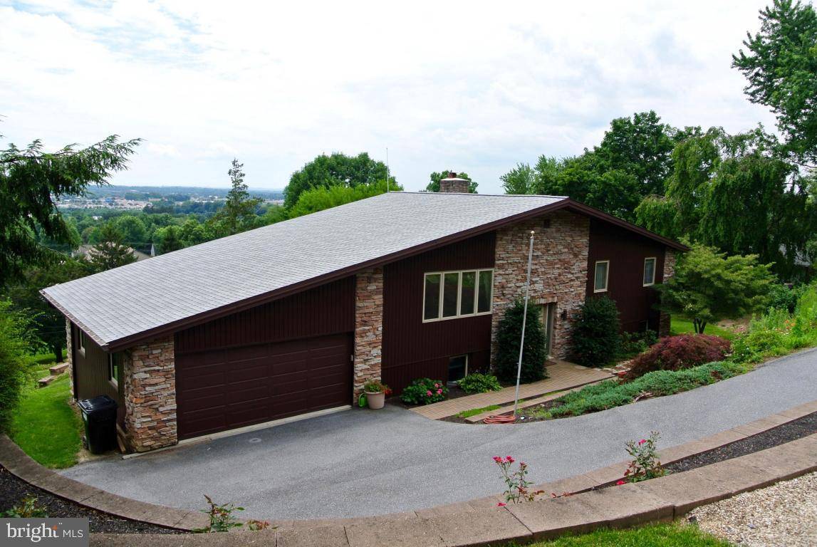 Lancaster, PA 17601,370 BLOSSOM HILL DR