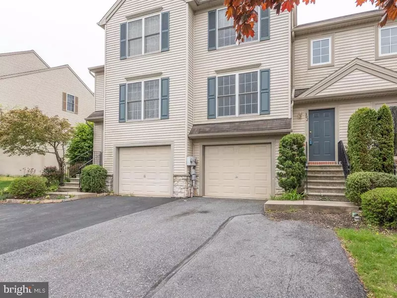 302 BANYAN CIRCLE DR, Lancaster, PA 17603