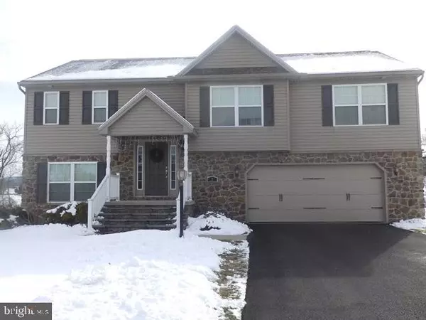 2 CHESTNUT HOLLOW DR, Dillsburg, PA 17019