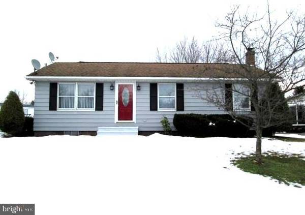 80 E LOCUST LN, New Oxford, PA 17350