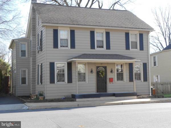 57 N CHARLOTTE ST, Manheim, PA 17545