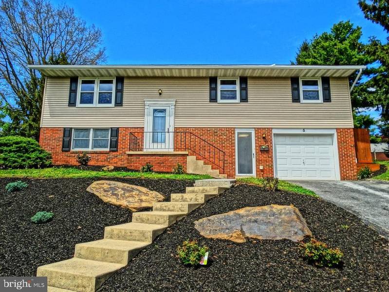 5 BRIARCLIFF RD, Elizabethtown, PA 17022