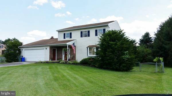 45 CATALINA DR, Mt Wolf, PA 17347