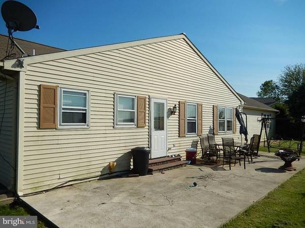 New Holland, PA 17557,327 DOGWOOD LN