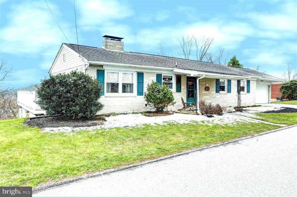 97 EDGEHILL RD, Glen Rock, PA 17327