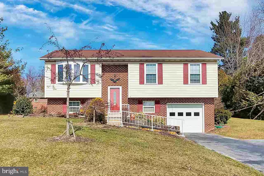 41 GARDENIA DR, Hanover, PA 17351