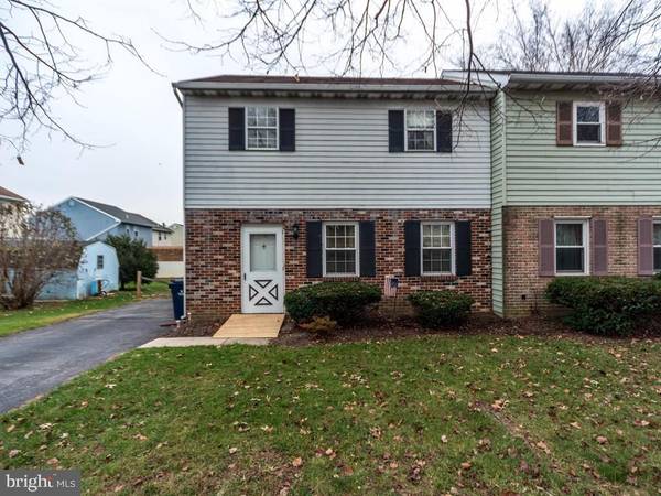 300 GREENLAND DR, Lancaster, PA 17602