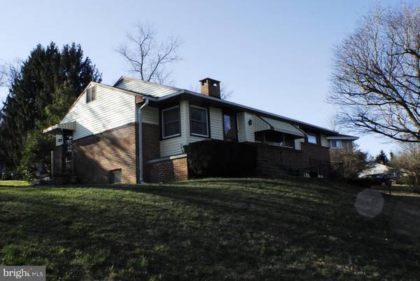 421 HILL N DALE DR N, York Twp, PA 17403