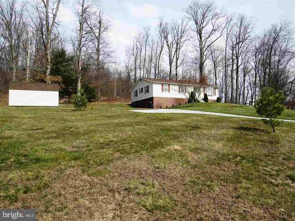 7974 BLUE HILL RD, Glenville, PA 17329