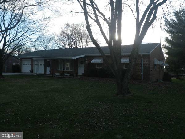 16 SUNSET DR, Gettysburg, PA 17325