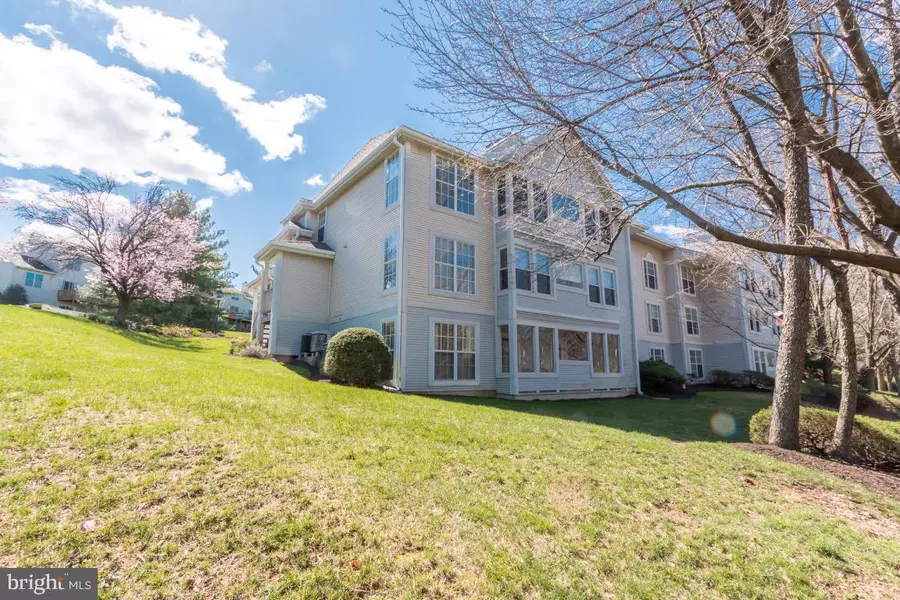 108 COUNTRY PLACE DR, Lancaster, PA 17601