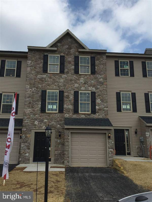 16 KATELYN DR #2, New Oxford, PA 17350