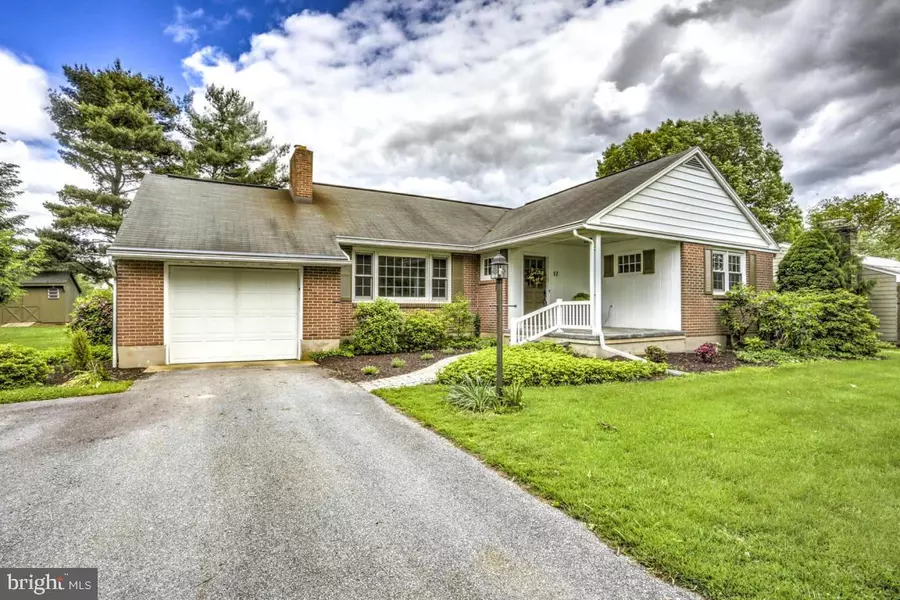 17 GREEN ACRE RD, Lititz, PA 17543