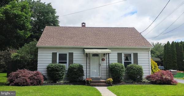 18 S PARISH AVE, Newmanstown, PA 17073