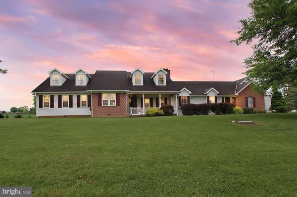 5726 YORK RD, Spring Grove, PA 17362