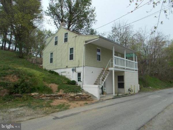 100 W GAY ST, Windsor, PA 17366