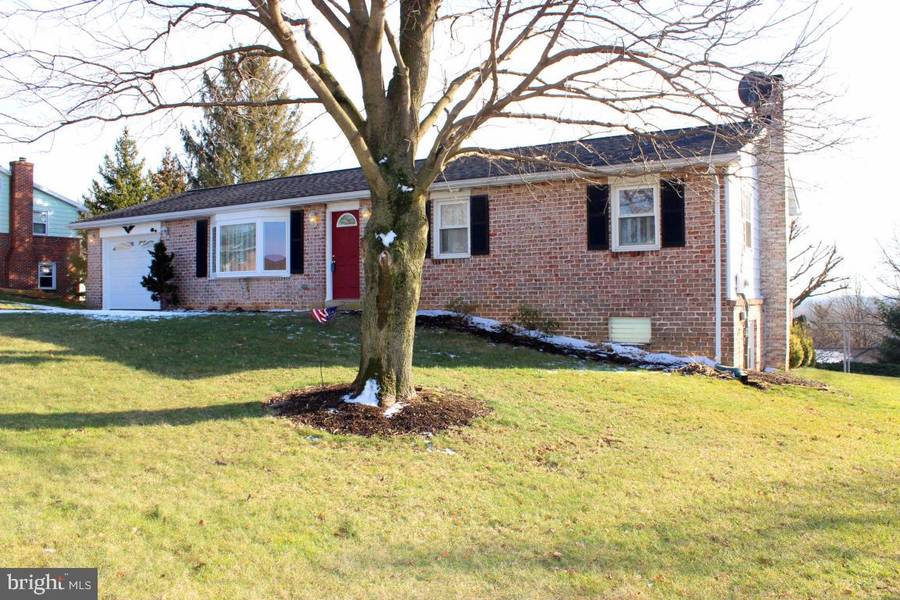 352 HILL TOP DR, Ephrata, PA 17522